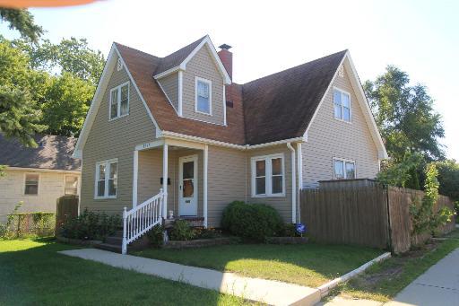 1267 Campbell Ave., Des Plaines, IL 60016