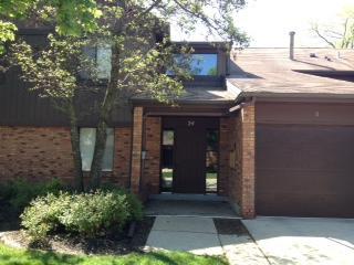 24 Creekside Cir. #D, Elgin, IL 60123
