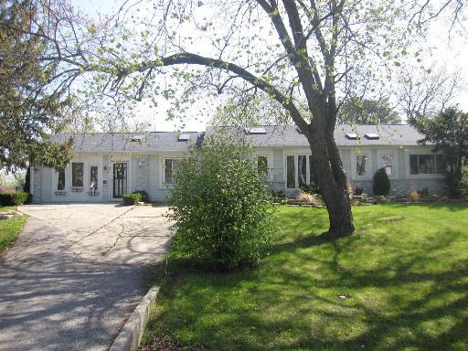 1165 Apple St., Hoffman Estates, IL 60169