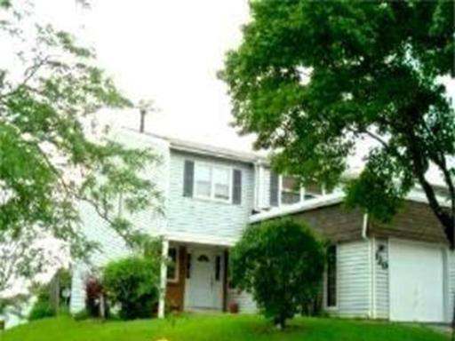 132 Leslie Ln., Bolingbrook, IL 60440