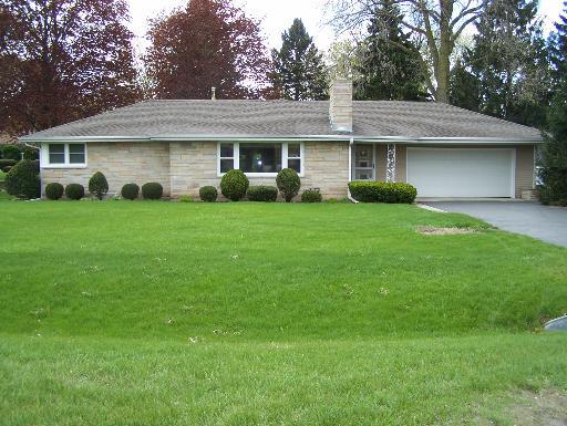 608 Barrington Ave., East Dundee, IL 60118