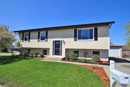 338 Devonshire Ln., Park City, IL 60085