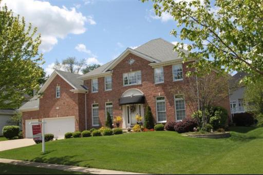 2S388 Chaucer Ct., Glen Ellyn, IL 60137