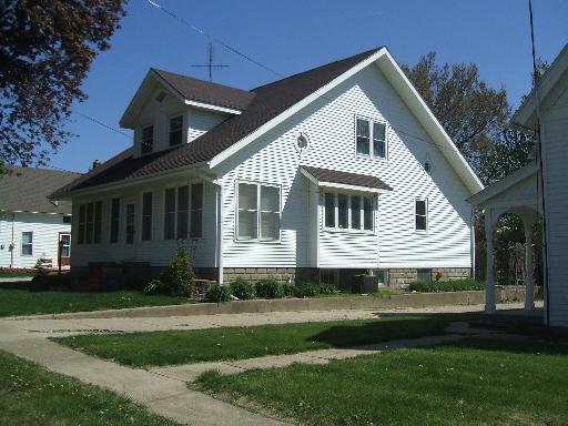 319 S Peoria St., Bradford, IL 61421