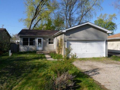 301 W Riverside Dr., Lakemoor, IL 60051