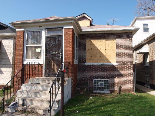 10208 S Bensley Ave., Chicago, IL 60617