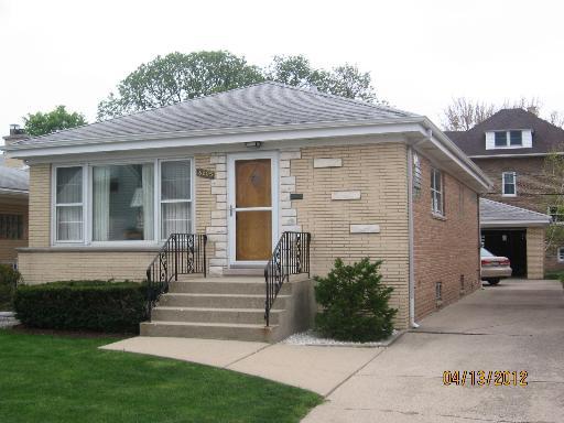 6205 W Belle Plaine Ave., Chicago, IL 60634