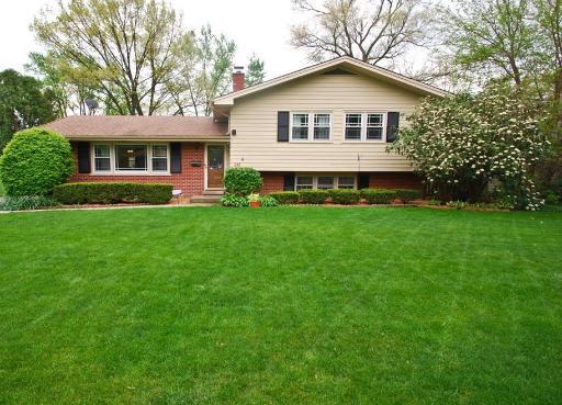 312 Robin Hill Dr., Naperville, IL 60540