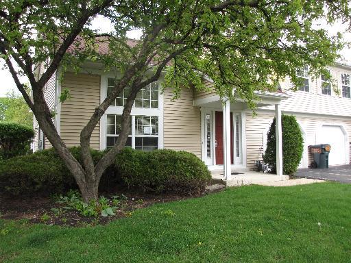 561 East Dr., Streamwood, IL 60107