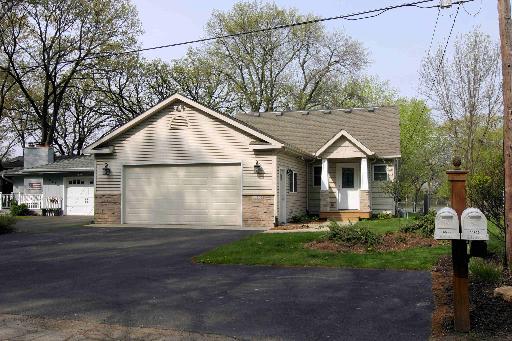 10202 Queen Oaks Dr., Machesney Park, IL 61115