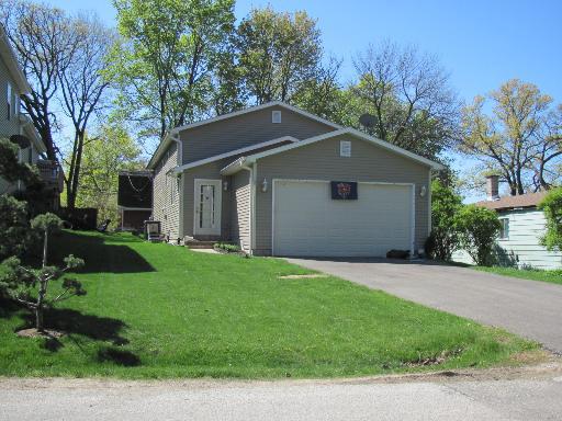 24731 Hawthorne Dr., Round Lake, IL 60073
