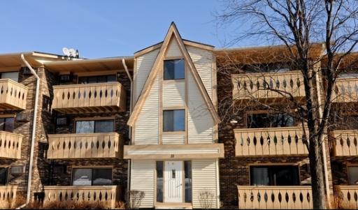 12 Parkside Ct. #15, Vernon Hills, IL 60061
