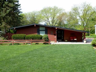 802 Lill St., Barrington, IL 60010