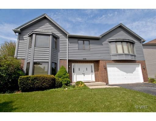 2088 Maplewood Cir., Naperville, IL 60563