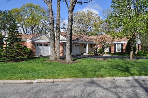 10 Grenadier Ct., Lincolnshire, IL 60069