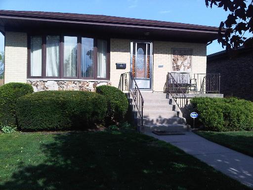 605 Escanaba Ave., Calumet City, IL 60409