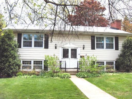 103 Kellogg Pl., Wheaton, IL 60187