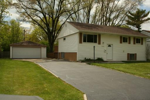 680 Clover Rd., Wauconda, IL 60084