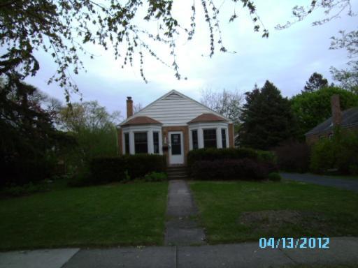 23 Hiawatha Dr., Clarendon Hills, IL 60514