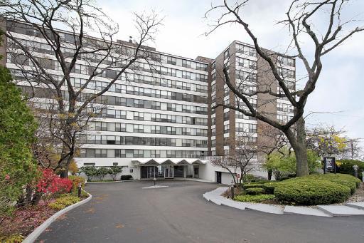 1616 Sheridan Rd. #5D, Wilmette, IL 60091