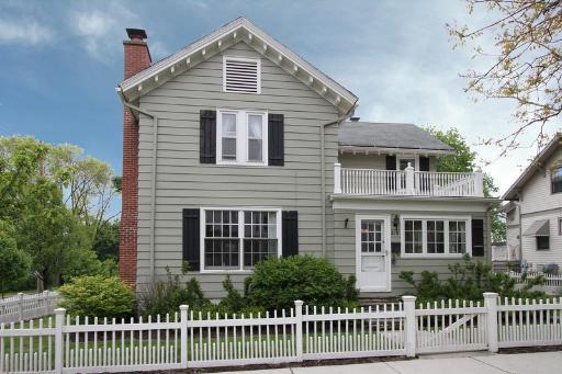 318 S Grove Ave., Barrington, IL 60010