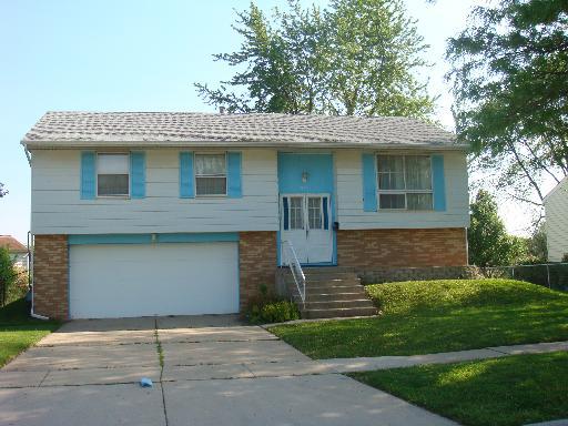 821 Sunset Cir., Streamwood, IL 60107