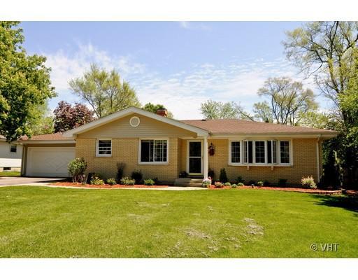 623 Exmoor Ave., Barrington, IL 60010