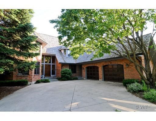 1105 Loyola Dr., Libertyville, IL 60048
