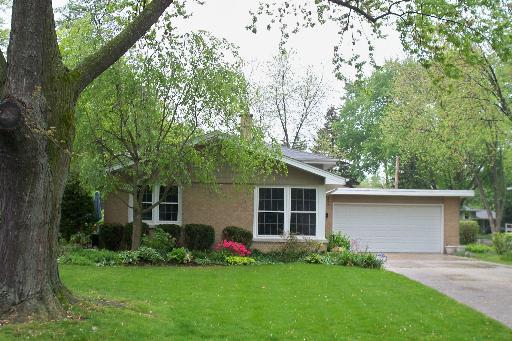 322 Hemlock Ln., Naperville, IL 60540
