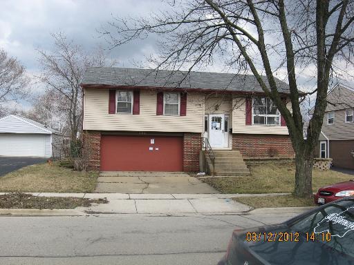 307 Hickory St., Romeoville, IL 60446