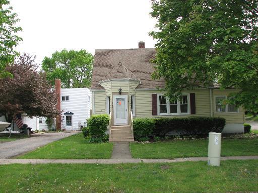 527 Forrest Ave., Woodstock, IL 60098