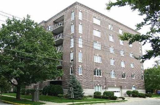 1327 Brown #610, Des Plaines, IL 60016