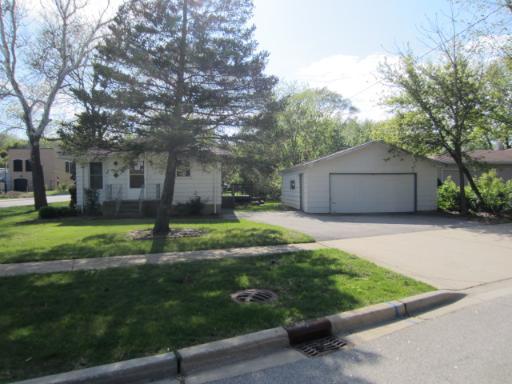 1332 Fox River Dr., Algonquin, IL 60102