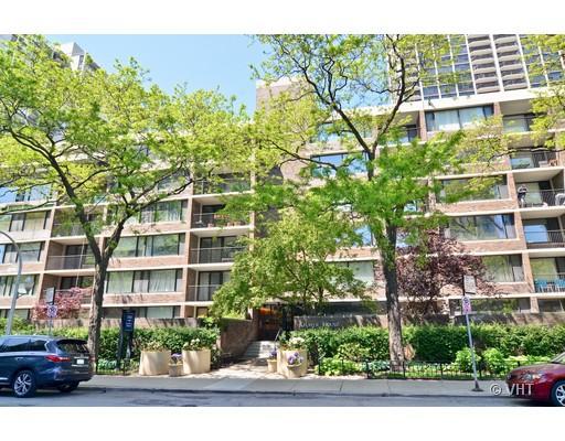 1555 N Sandburg Ter. #308, Chicago, IL 60610