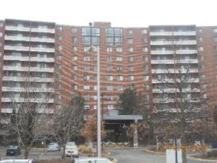 21 Kristin Dr. #105, Schaumburg, IL 60195