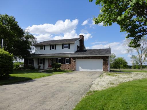 12233 Twin Oaks Ct., Sycamore, IL 60178