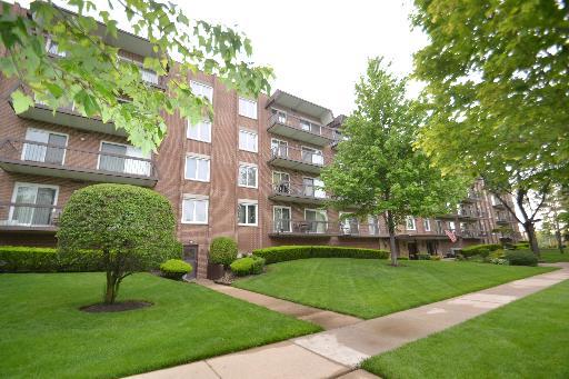 9500 N Washington St. #211, Niles, IL 60714