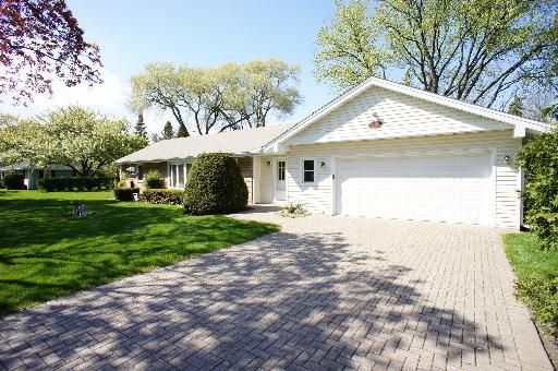 320 E Council Tr., Arlington Heights, IL 60005
