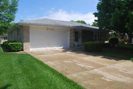 9s211 Rosehill Ln., Downers Grove, IL 60516
