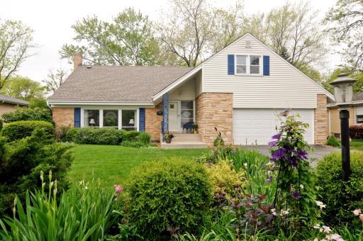 880 Huckleberry Ln., Northbrook, IL 60062
