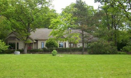 298 E Rays Ln., Mundelein, IL 60060