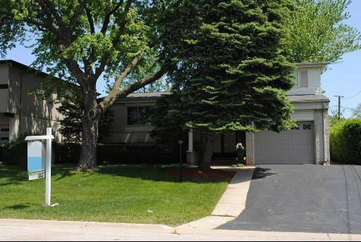 9905 N Wendy Way, Niles, IL 60714