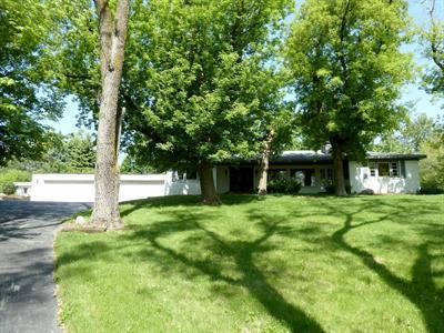 140 Algonquin Rd., Barrington Hills, IL 60010