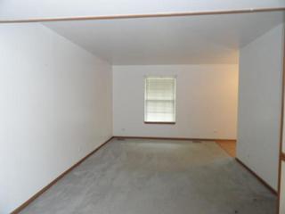 1208 Burnham Ct., Mundelein, IL 60060