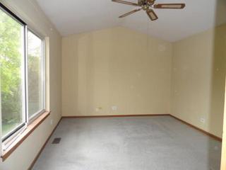 1208 Burnham Ct., Mundelein, IL 60060