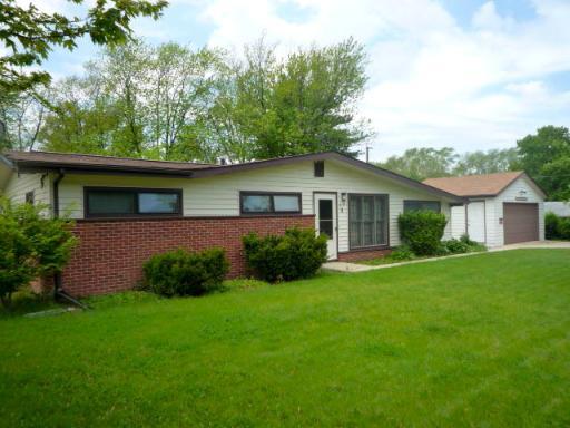 14 S Willow Way, North Aurora, IL 60542