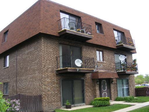 9821 Bianco Ter. #2C, Des Plaines, IL 60016