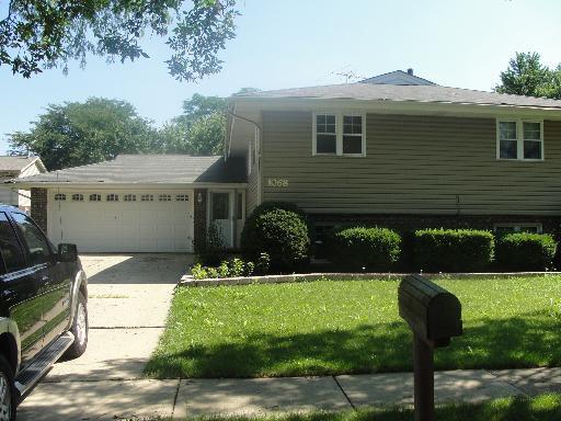 1068 Oakwood Ct., Schaumburg, IL 60193
