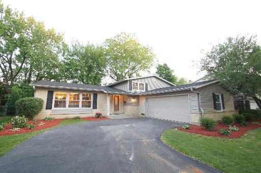 715 W Hackberry Dr., Arlington Heights, IL 60004