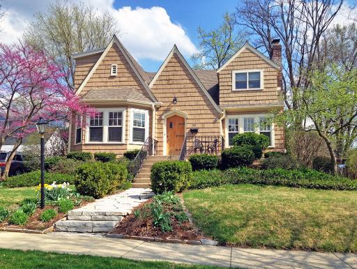 271 Regent St., Glen Ellyn, IL 60137